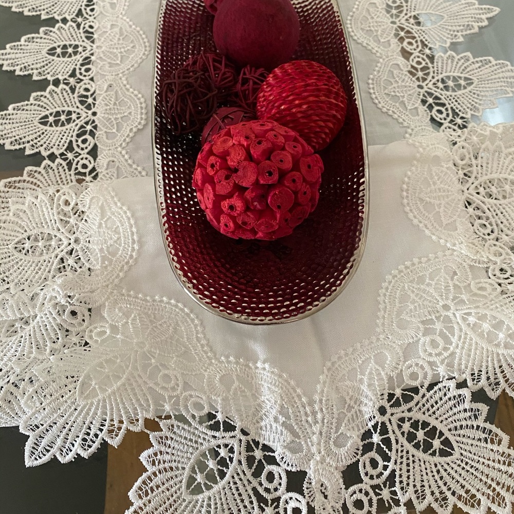 Table Runner - Picture 2 of 4